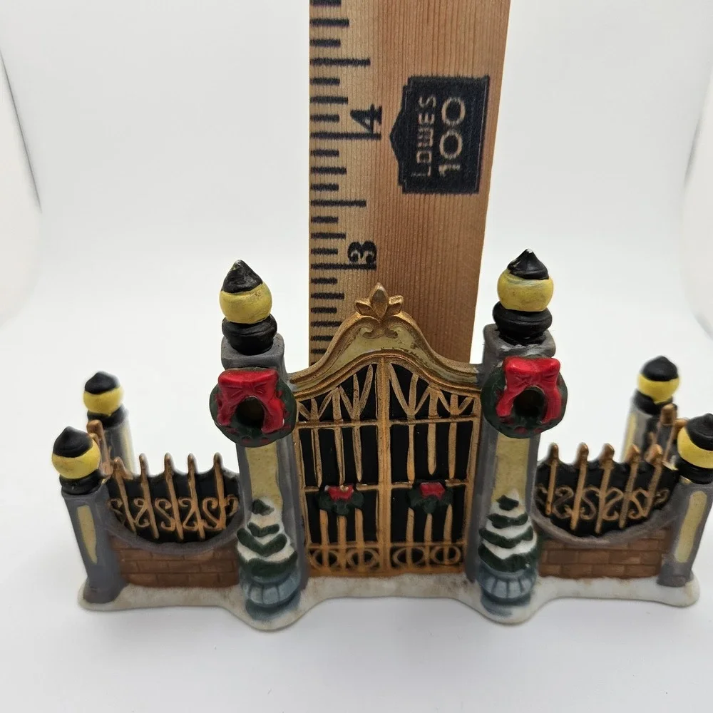 Vintage Christmas Village Gate Fence - Ceramic‎ Wreaths & Lanterns 5.5